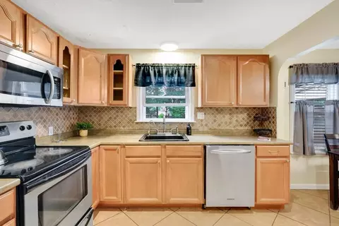 Kitchen - 122 Brookside Cir, Springfield, MA 01129 photo 3 of 4