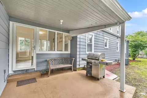 Exterior - 122 Brookside Cir, Springfield, MA 01129 photo 6 of 14