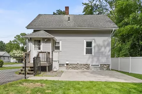 Exterior - 16 Boyce St, Worcester, MA 01603 photo 4 of 8