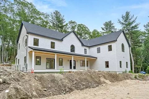 12 Martin St, Carlisle, MA 01741