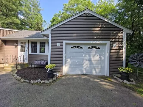 48 Sofia Rd, Stoughton, MA 02072 photo 3