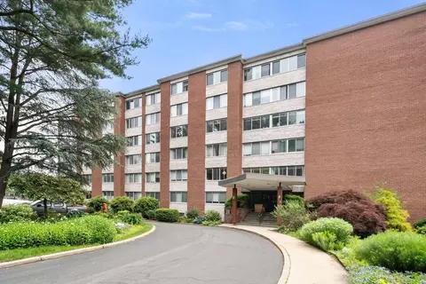 22 Chestnut Pl #111, Brookline, MA 02445