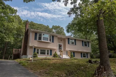 24 Lantern Ln, Plymouth, MA 02360