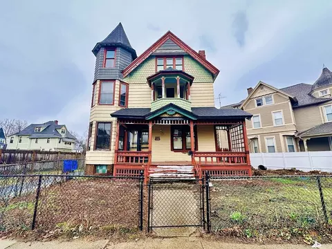 205 Saint James Ave, Springfield, MA 01109