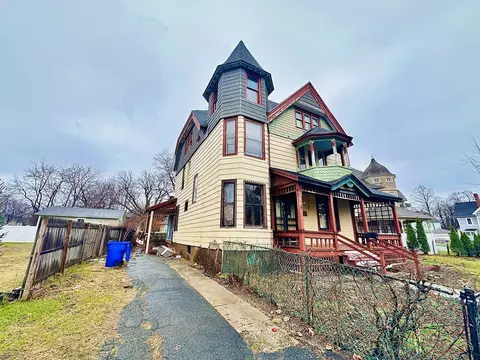 205 Saint James Ave, Springfield, MA 01109 photo 2