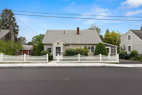 14 Farrell St, Newburyport, MA 01950