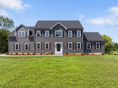 Exterior - 93 East St, Upton, MA 01568 photo 2 of 4