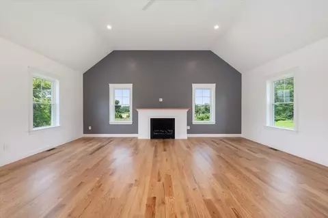 Living - 93 East St, Upton, MA 01568 photo 1 of 3