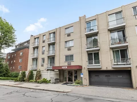 123 Sewall Ave #3C, Brookline, MA 02446