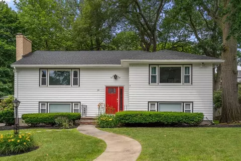 30 Cutter St #B, Melrose, MA 02176