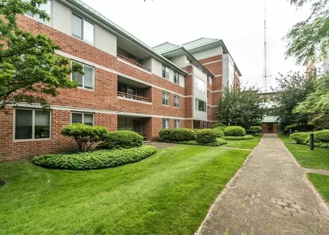 173 Oak #208W, Newton, MA 02464
