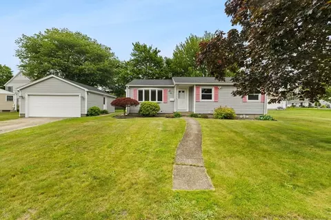 30 Bellevue Ave, Somerset, MA 02725