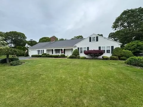 18 Lily Pond Dr, Yarmouth, MA 02664