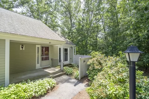 87 Fifer Ln #87, Lexington, MA 02421