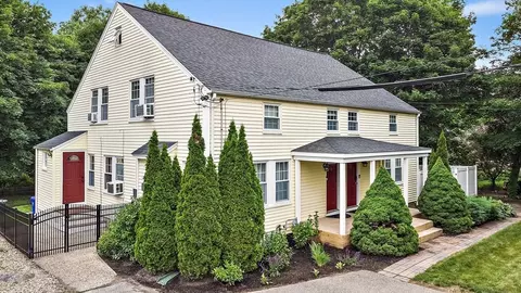 10 Carlisle Rd #10, Bedford, MA 01730