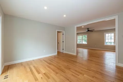 34 Torre St, Reading, MA 01867 photo 8