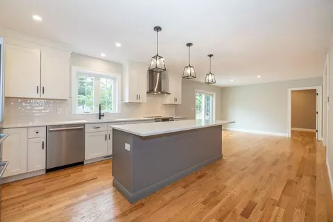 34 Torre St, Reading, MA 01867 photo 5