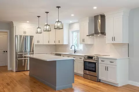 34 Torre St, Reading, MA 01867 photo 2
