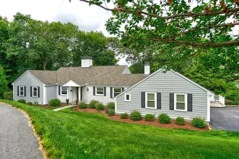 55 Packard Dr, Braintree, MA 02184
