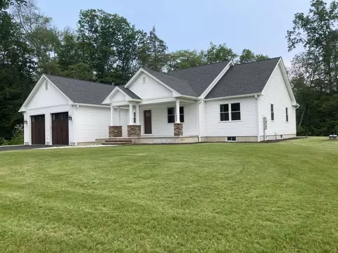 18 Molloy Ave, Hatfield, MA 01038