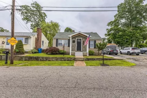 81 Waumsett Ave, Cumberland, RI 02864