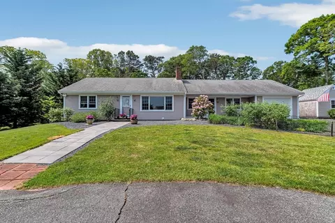25 Pheasant Cove Cir, Yarmouth, MA 02675