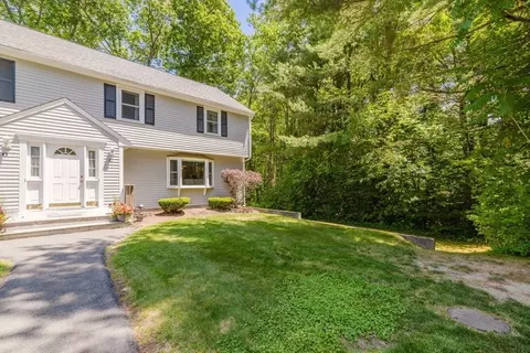 44 Spruce Tree Ln #44, Norton, MA 02766