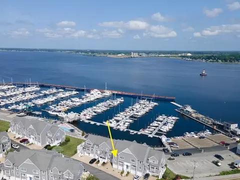 700 Shore Dr #1106, Fall River, MA 02721