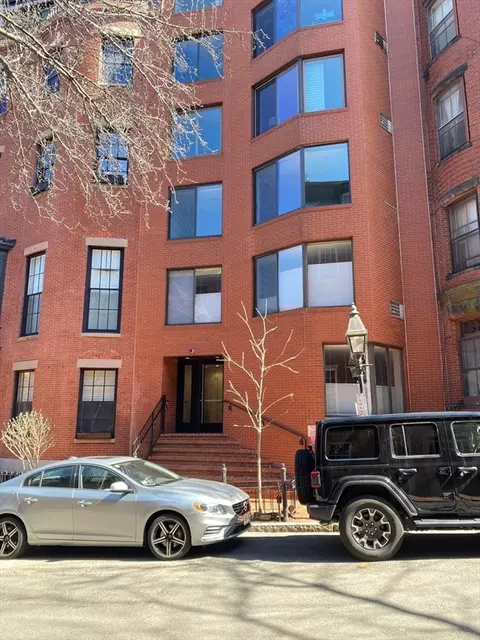 34 Hancock St #1D, Boston, MA 02114