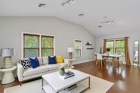 121 Green St #304, Jamaica Plain, MA 02130