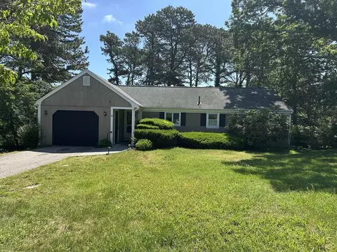 10 Freeman Rd, Yarmouth, MA 02675