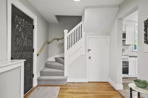 Entry Way - 112 Brookline St, Worcester, MA 01603 photo 2 of 3