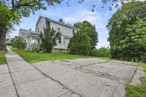 Exterior - 112 Brookline St, Worcester, MA 01603 photo 5 of 8