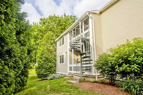 11 Arbor Way #C, Holyoke, MA 01040