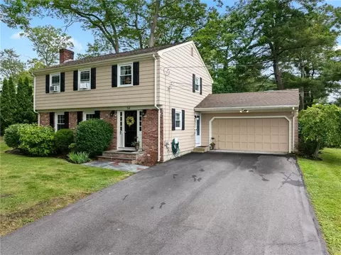 54 Marlaine Dr, Seekonk, MA 02771