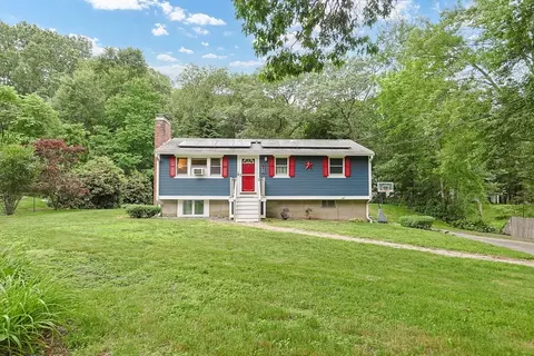 29 School St, Newbury, MA 01922