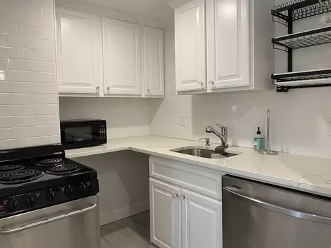 Kitchen - 210 Hillside Ave #37, Needham, MA 02494 photo 5 of 6