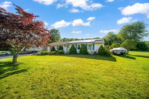 35 Lazywood Ln, Swansea, MA 02777