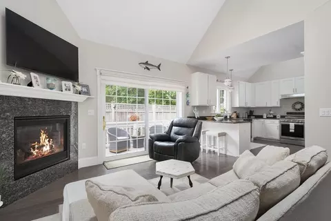 675 Main St #C1, Cotuit, MA 02635 photo 10