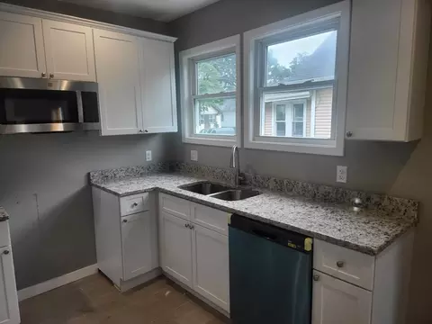 212 Marsden St, Springfield, MA 01109 photo 5