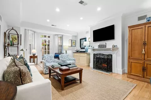 236 Marlborough St #1, Boston, MA 02116