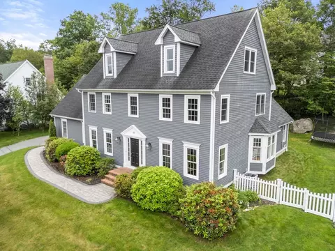 69 Camelot Dr, Shrewsbury, MA 01545