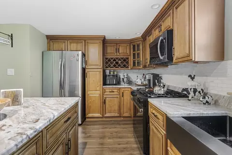 506 Snell St, Fall River, MA 02721 photo 4