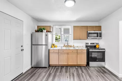 27 Hickory St, Springfield, MA 01105 photo 4