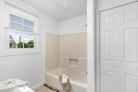 27 Hickory St, Springfield, MA 01105 photo 11