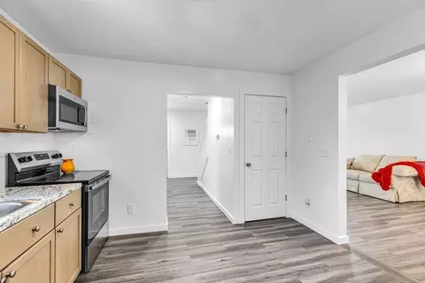27 Hickory St, Springfield, MA 01105 photo 6