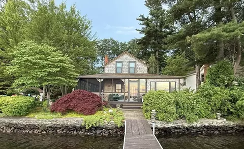 8 Long Is, Webster, MA 01570