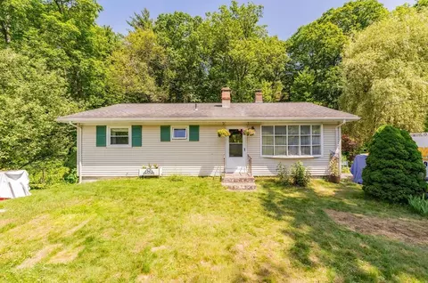 121 East St, Southampton, MA 01073