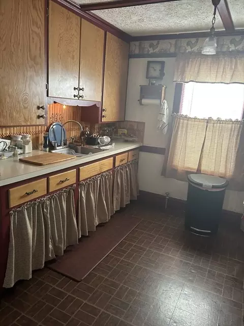 121 Kellogg St, Fall River, MA 02724 photo 8