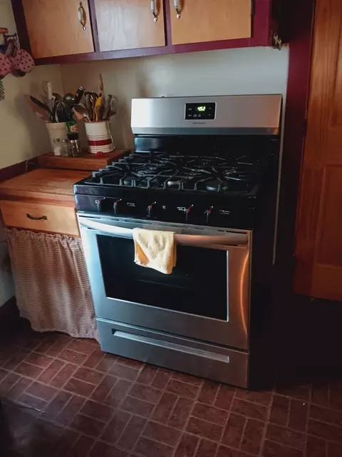 121 Kellogg St, Fall River, MA 02724 photo 6